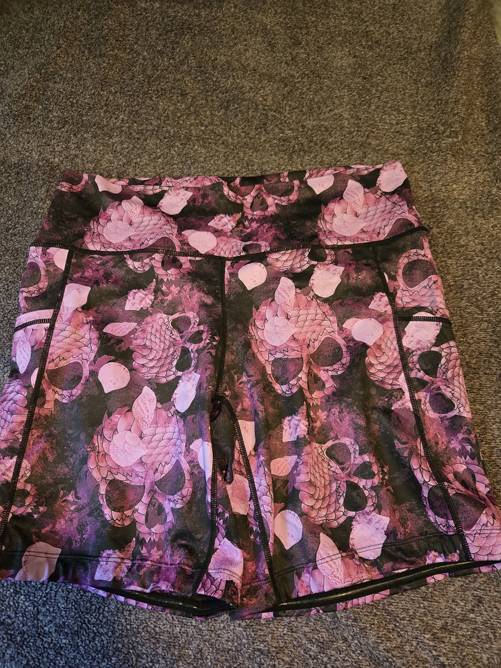 Constantly Purple Skull Pattern Sz LG 7" Inseam